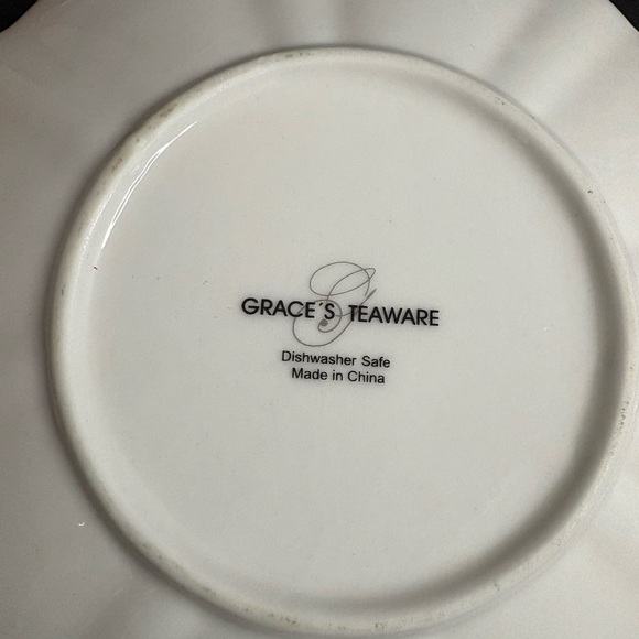 2 sets of Grace Tea ware cup and saucers - Picture 5 of 5